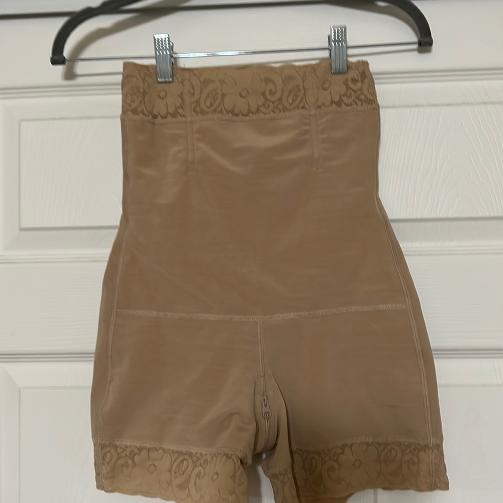 Chic curve pull on faja shaper